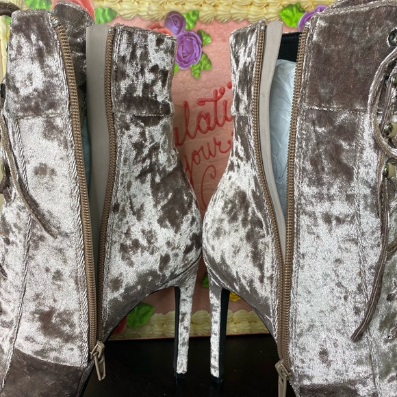 Jeffrey Campbell Elphaba Taupe Crushed Velvet Boot - Picture 7 of 10